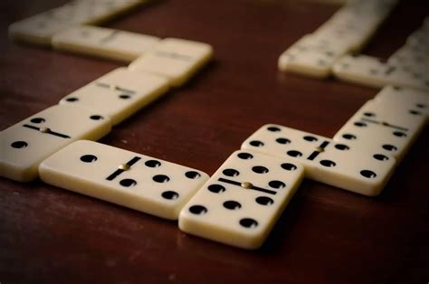 Hoe Speel je Domino? Speluitleg & Spelregels - 123Bordspellen