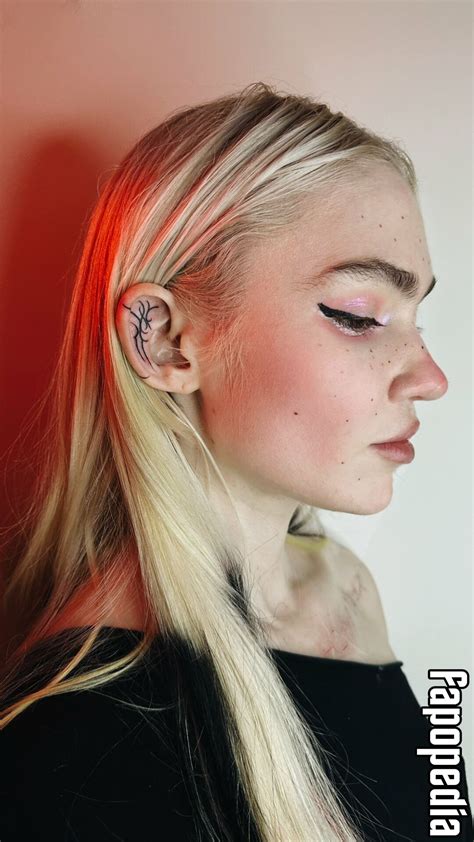 Grimes Nude Leaks - Photo #920434 - Fapopedia