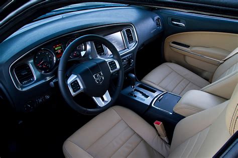 Dodge Charger (2012) - picture 2 of 7