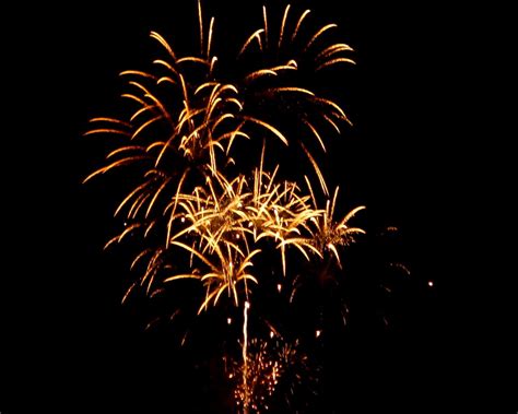 Download wallpaper 1280x1024 fireworks, darkness, sparks, glow standard ...