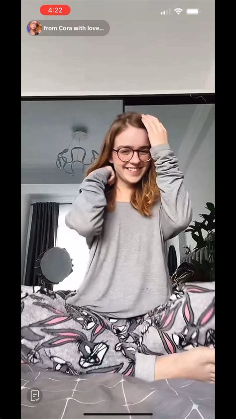 Yourcorarossi natural toes 3 : r/TikTokFeet