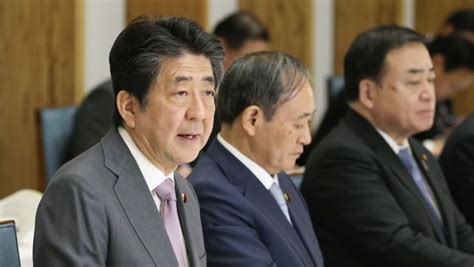 Mehrere Skandale bringen Japans Premierminister Shinzo Abe in die Defensive