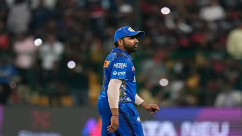 IPL 2023, RCB vs MI:पहले मैच में मिली करारी हार से तिलमिलाए दिखे कप्तान ...