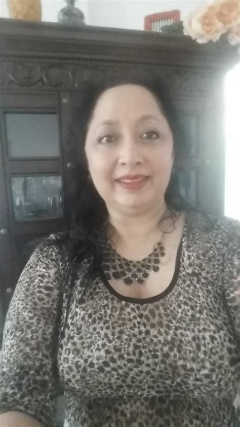 My Mom gives the best handjobs | Scrolller