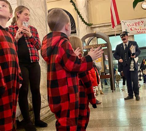 Holiday train rides in Upstate NY: Polar Express and Santa trains for ...