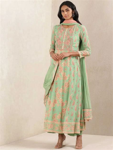 The summer kurta is Sara Ali Khan and Karisma Kapoor's go-to choice ...