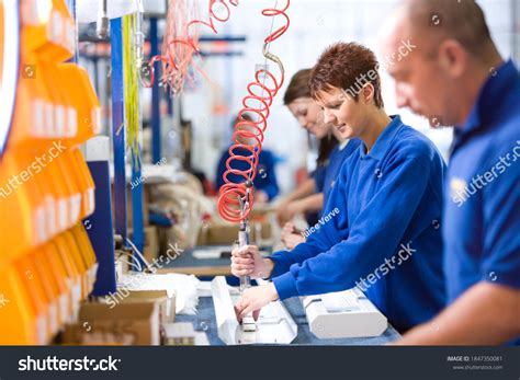 Assembly Line Worker 的图像结果