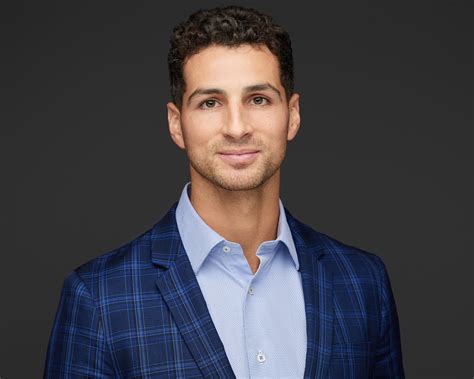 14 HEADSHOT TIPS FOR MEN TO LOOK AWESOME! — WASIO faces