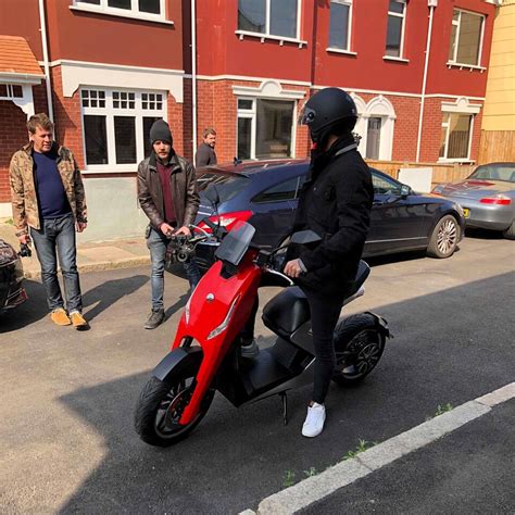 Zapp i300 - Electric Scooter 2025 - 🇮🇳 India