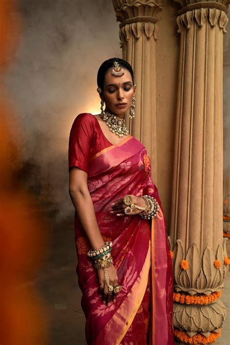 Golden Banarasi Tissue Silk Saree with Zari Motifs and Thread Weaving ...