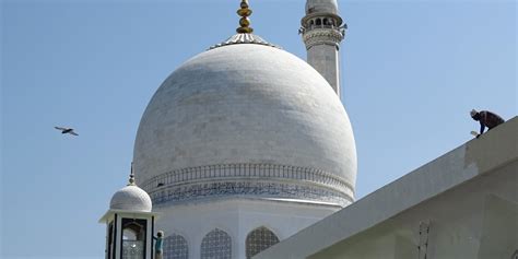 Turf War Over Hazratbal Shrine Out in Open as Waqf Board Chief Blames J ...