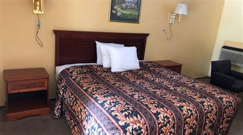 LAKE COUNTRY INN (Trinity) - Motel Reviews, Photos, Rate Comparison ...