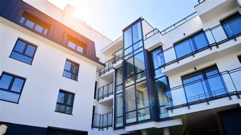 Contemporary residential building exterior in the daylight modern ...