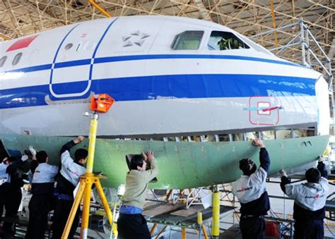 修理飞机的“裁缝师”(图)-中国民航网