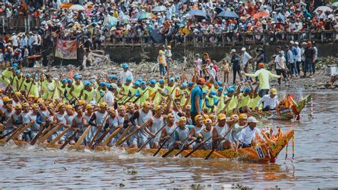 Cambodia's water festival tradition flourishes · Asian Trails