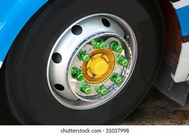 Bus Wheel 的图像结果