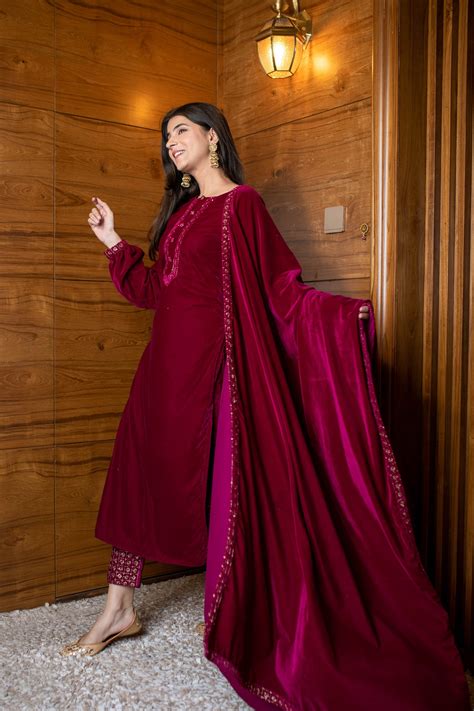 Buy Online In India | Magenta Velvet Kurta Set | Label Shaurya Sanadhya