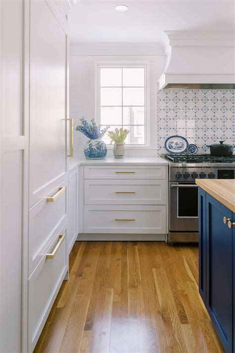35 Kitchen Cabinet Hardware Ideas for Every Style