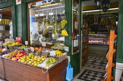 水果和蔬菜商店 编辑类照片. 图片 包括有 本质, 新鲜, 菠萝, 火腿, 猕猴桃, 葡萄, 树莓, 绿色 - 60401751