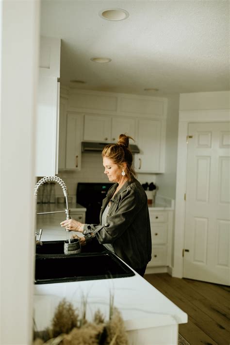 Easy DIY Kitchen Updates 的图像结果