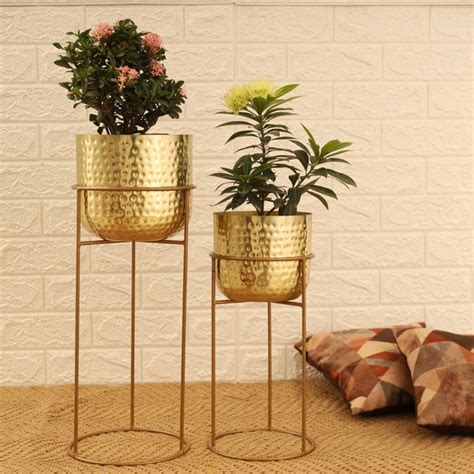 Flower Pots and Planters Online - Outdoor & Indoor Planters | Vaaree