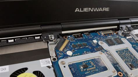 Alienware X15 Internal 的图像结果