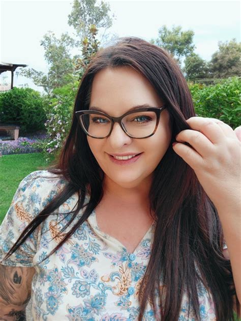 Rocklea escorts and private escorting services - Scarlet Blue.