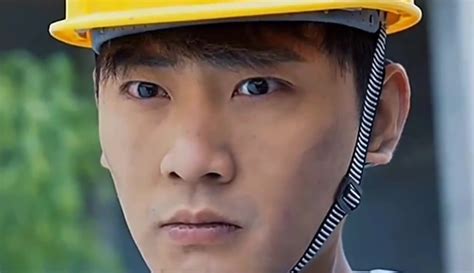 【孤狼影视解说.】穷小伙力大无穷到工地搬砖，不料被白富美一眼看上-超过3千粉丝643+作品在等你_片花视频-免费在线观看-爱奇艺