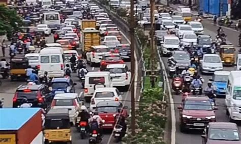 Traffic congestion at Vanagaram toll plaza causes inconvenience to ...