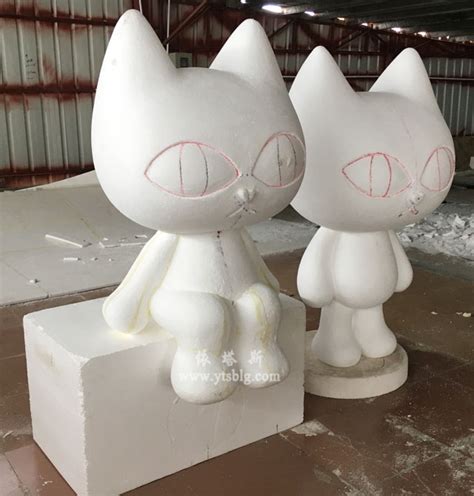 珠海女装品牌店定制玻璃钢卡通猫雕塑提升品牌形象-依塔斯景观空间