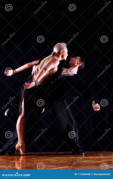 舞厅舞蹈演员 库存照片. 图片 包括有 女孩, 表达式, 情感, 冷静, 移动, 的气球驾驶者, 女性, 头发 - 11354548
