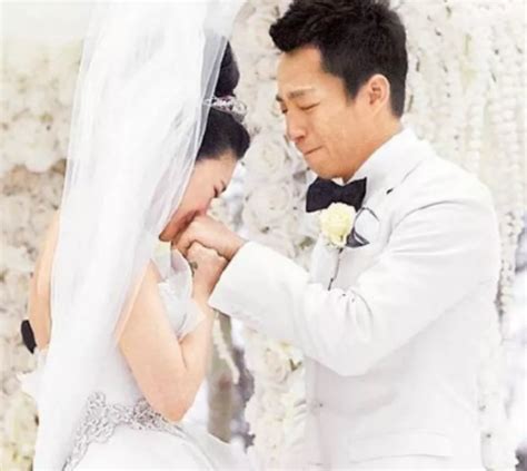 汪小菲大S结婚照曝光，相识20天订婚一个月领证，可谓一见钟情
