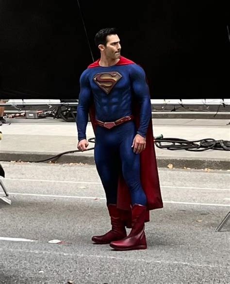 Tyler Hoechlin Sesong 3 New Superman Suit For Season 2 Of “Superman