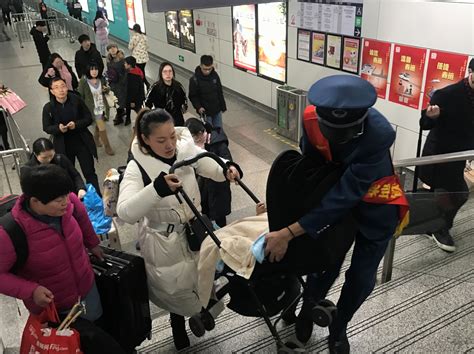 杭州地铁贴心服务 带来温暖回家路-浙江新闻-浙江在线