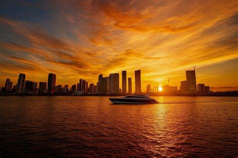 Miami Skyline Sunset Cruise | 90-Min Sunset Cruise in Miami