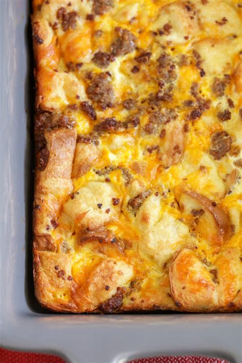 Christmas Breakfast Casserole {Make Ahead!} | Lil' Luna