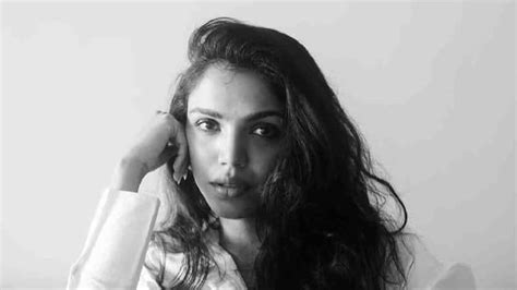 Shriya Pilgaonkar gave a new fitness mantra, flaunted a toned figure ...