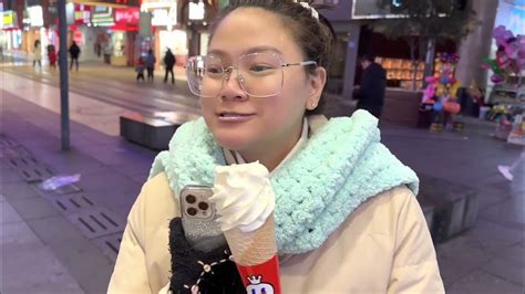 泰国老婆来长沙老家，第一天就要吃冰淇淋，超市阿姨说她是广东的 - YouTube