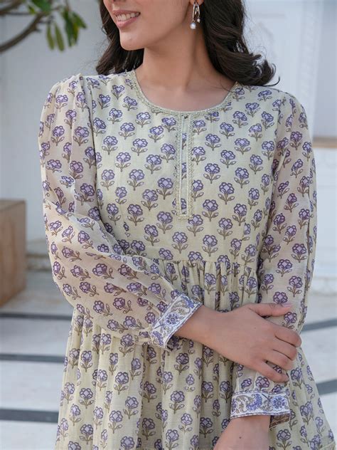 Latest Women Ethnic Wear & Dresses Collection | Mulmul.com