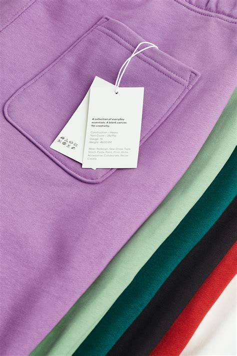 Relaxed Fit Cotton jogger shorts - Deep lilac - Men | H&M IN