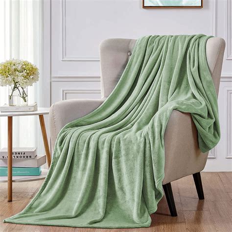 "Walensee Luxury Velvet Plush Sage Green Throw Blanket, Super Light ...