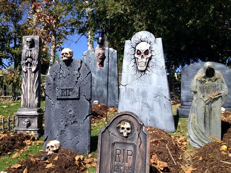 Lake Mission Viejo Halloween Haunt | Halloween graveyard decorations ...