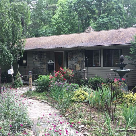 ACORN BED AND BREAKFAST AT MILLS RIVER (Fletcher) - B&B Reviews ...