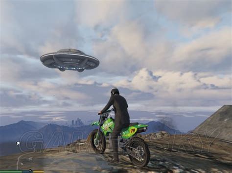 GTA5彩蛋位置 飞碟外星人等隐藏彩蛋精确位置_C山上空的UFO-游民星空 GamerSky.com