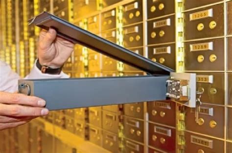 बैंक तोड़ सकता है लॉकर