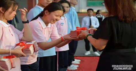 龙湖中学·民生校区举行2016届九年级毕业典礼 - 安徽省淮南民生中学