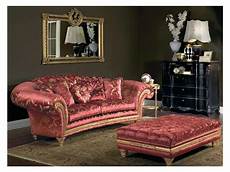 divani classici di lusso imponente divano dalla linea sinuosa impreziosito con divani classici di lusso imponente divano dalla linea sinuosa impreziosito con