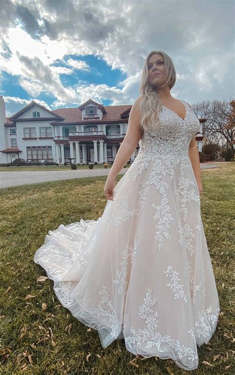 long sleeve lace wedding dress plus size
