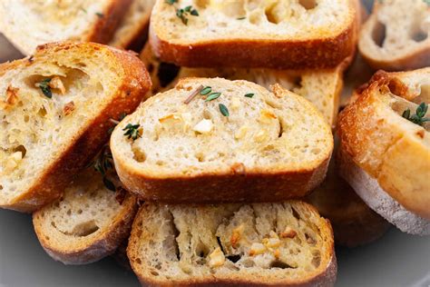 Garlic Herb Crostini Recipe | LynneCurry