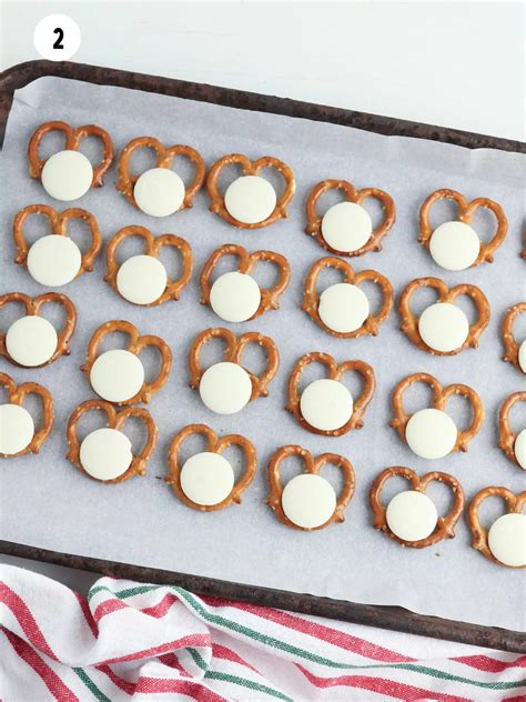 Reindeer Antlers Pretzels - Walking On Sunshine Recipes